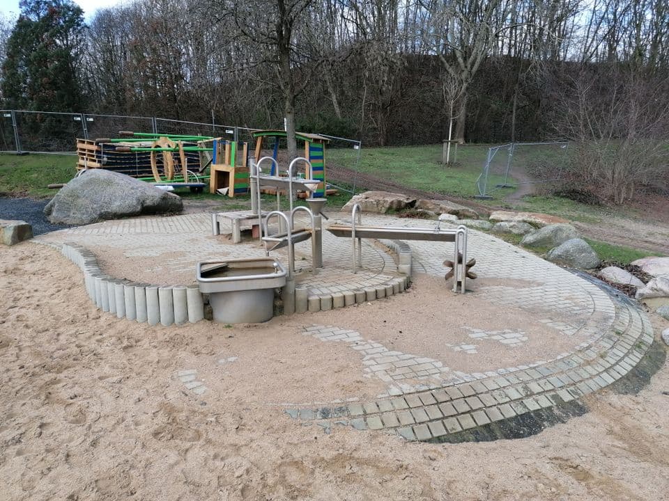 Sand- und Wasserspiel