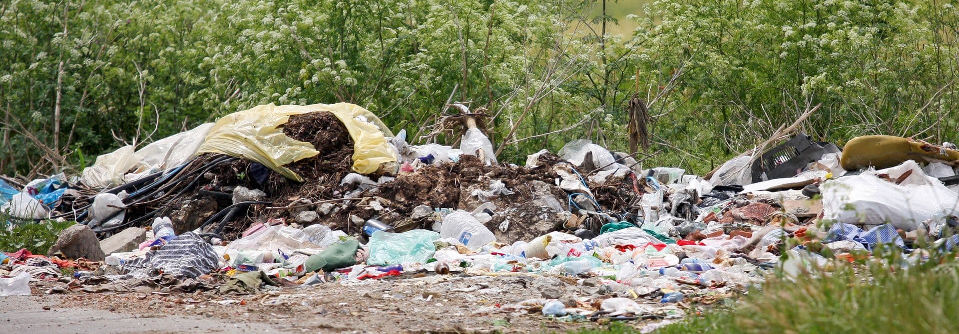 Wilde Müllkippe Wilde Müllkippe in Natur abgeladen